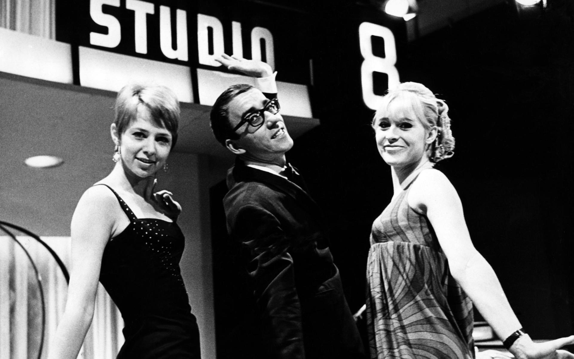 Anita Lindblom, Östen Warnerbring och Britt Bergström vid inspelningen av tv-programmet &quot;Studio 8&quot; 1967.