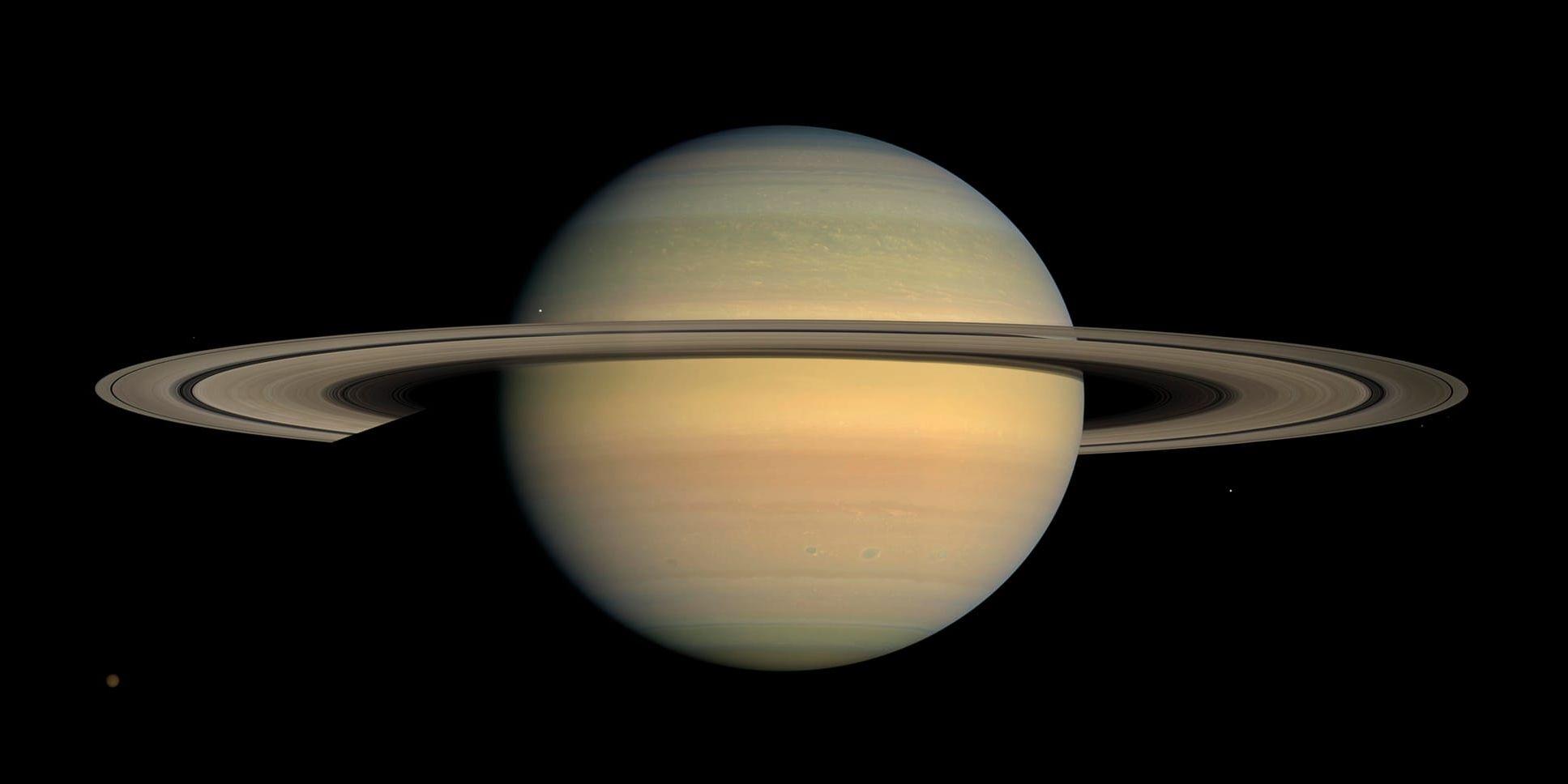 Saturnus sett från Nasas rymdfarkost Cassini.