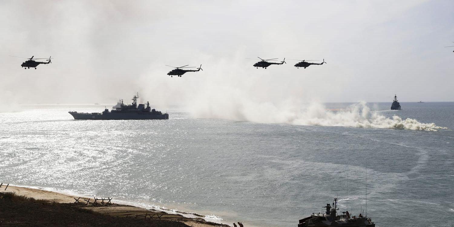 Ryska trupper övar i Krim, som annekterades från Ukraina 2014. Något som enligt författaren Tim Marshall framförallt gjordes av geopolitiska skäl.