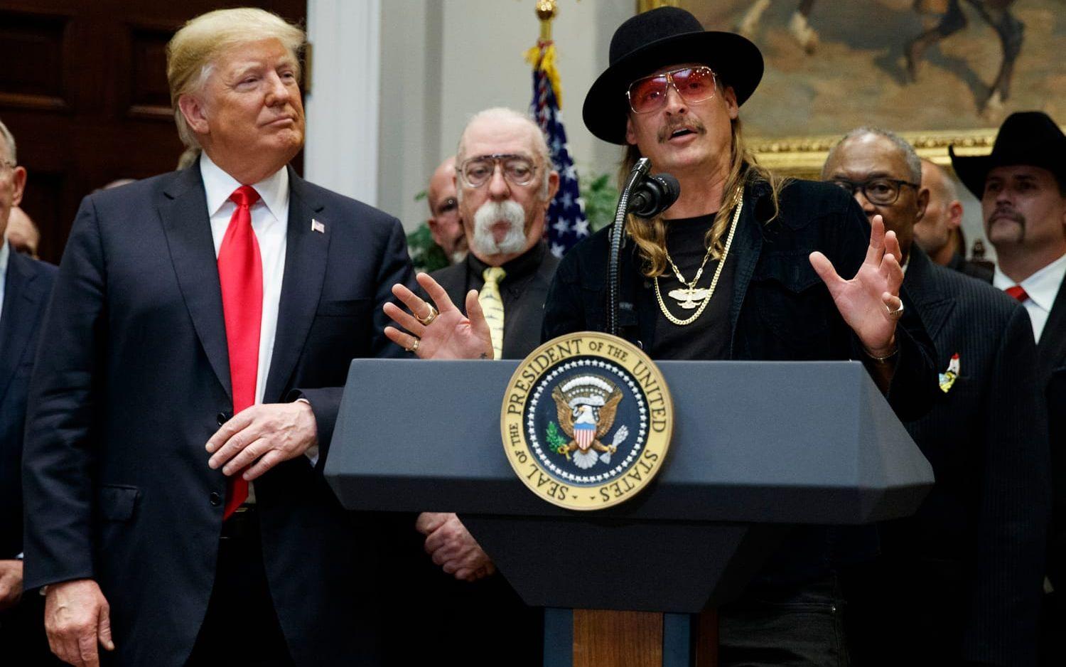 Donald Trump och Kid Rock i samband med ett möte i Vita huset 2018. 