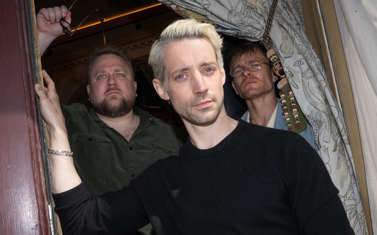 Skådespelarna Viktor Björkberg, Adam Lundgren (mitten) och Erik Svedberg-Zelman är aktuella i TV4:s nya tv-serie "Golden Boys", som handlar om Trustorhärvan.