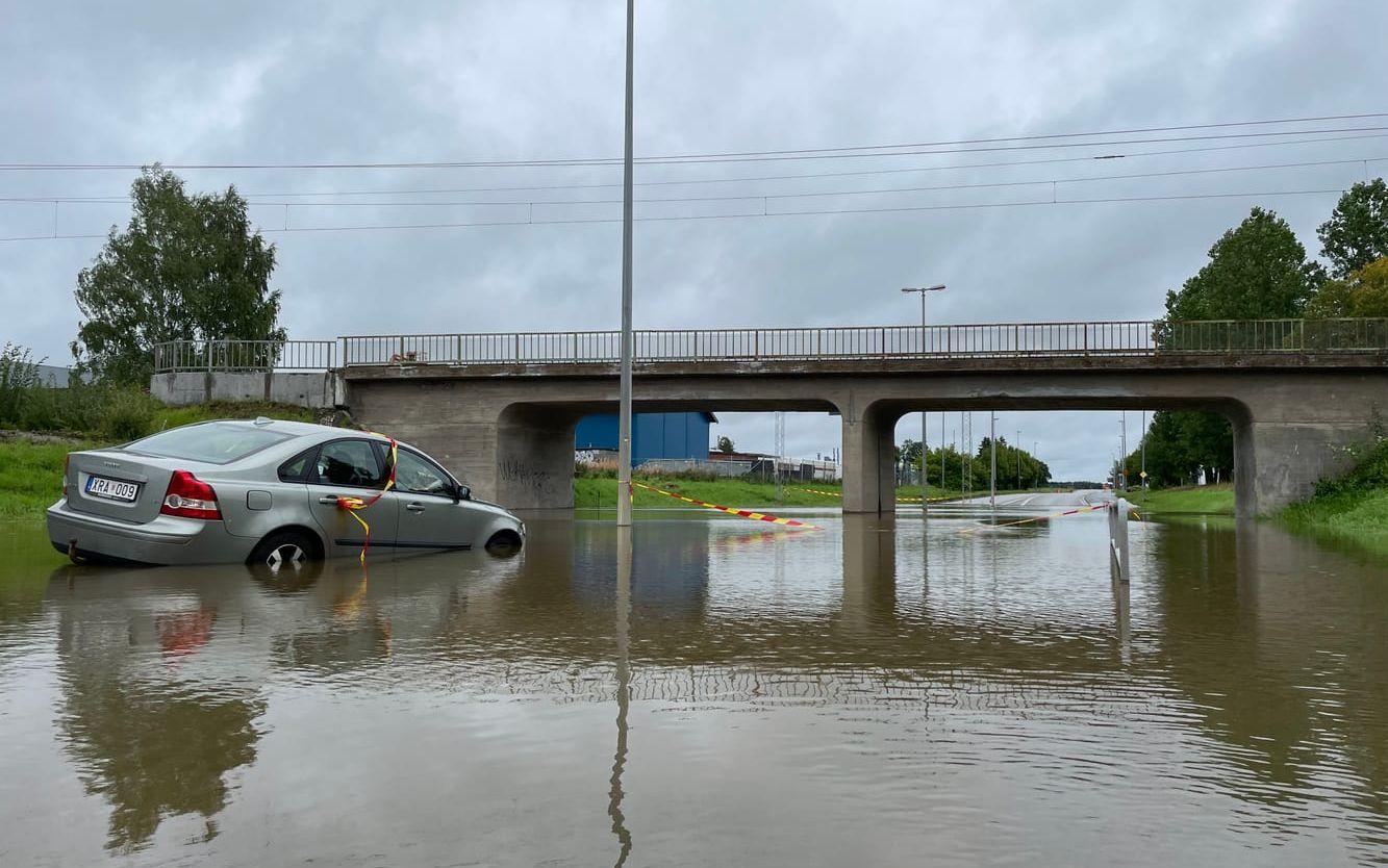 Översvämmad gata i Sala.