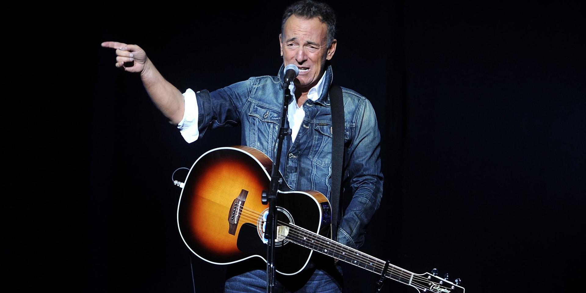 Bruce Springsteen har extraknäckt som radiopratare under corona-karantänen. Men han har också gjort klart sin nya platta.