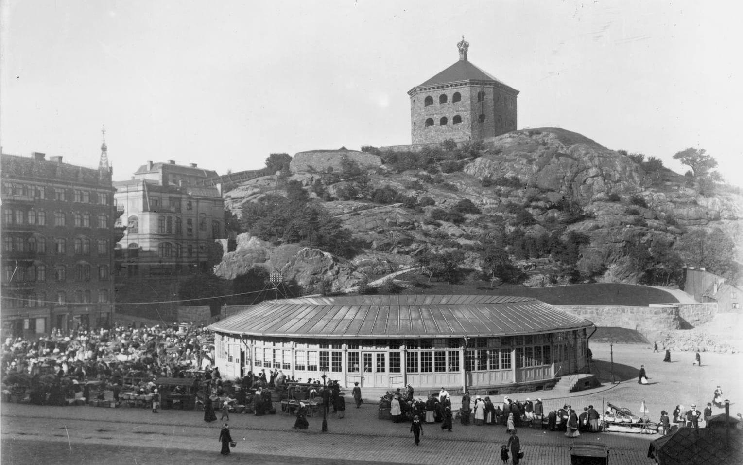 Skanstorget och ”Skansen med guldkronan” cirka 1918. 