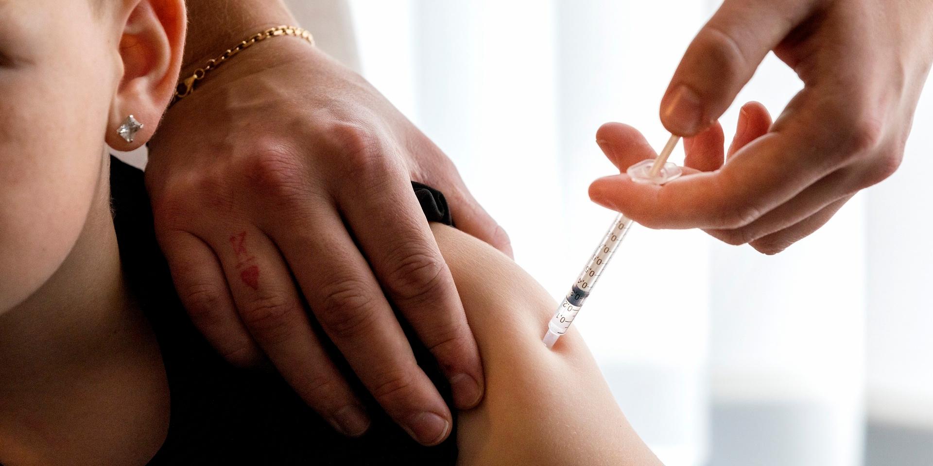 Folkhälsomyndigheten rekommenderar enbart Pfizers vaccin då barn mellan 12 och 15 år vaccineras. Arkivbild.