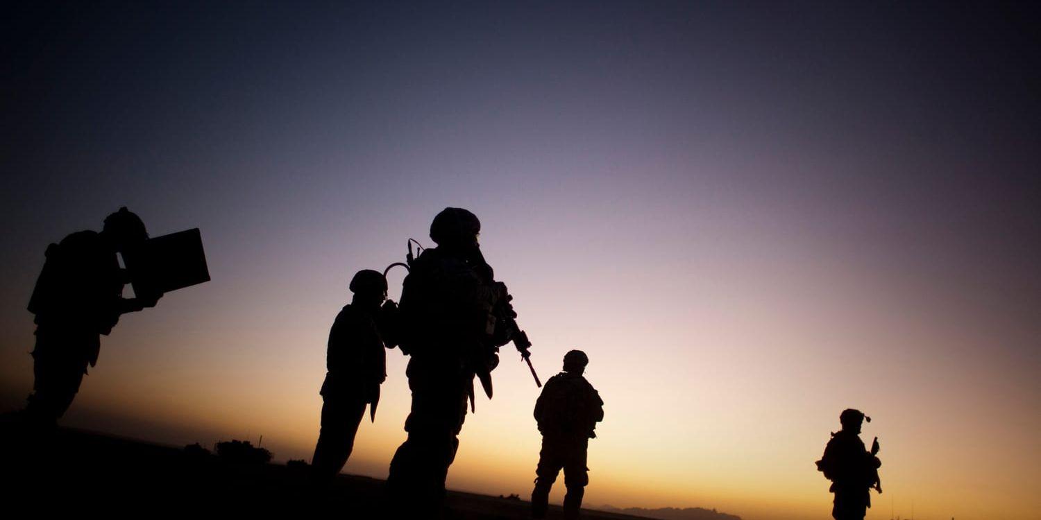 Posttraumatiskt stressyndrom är sådant som soldater kan drabbas av men nu konstaterar en dansk psykiater att hans patient har utvecklat PTSD efter sju år hos ett jobbsökarcenter. Bilden visar soldater i Afghanistan 2009.