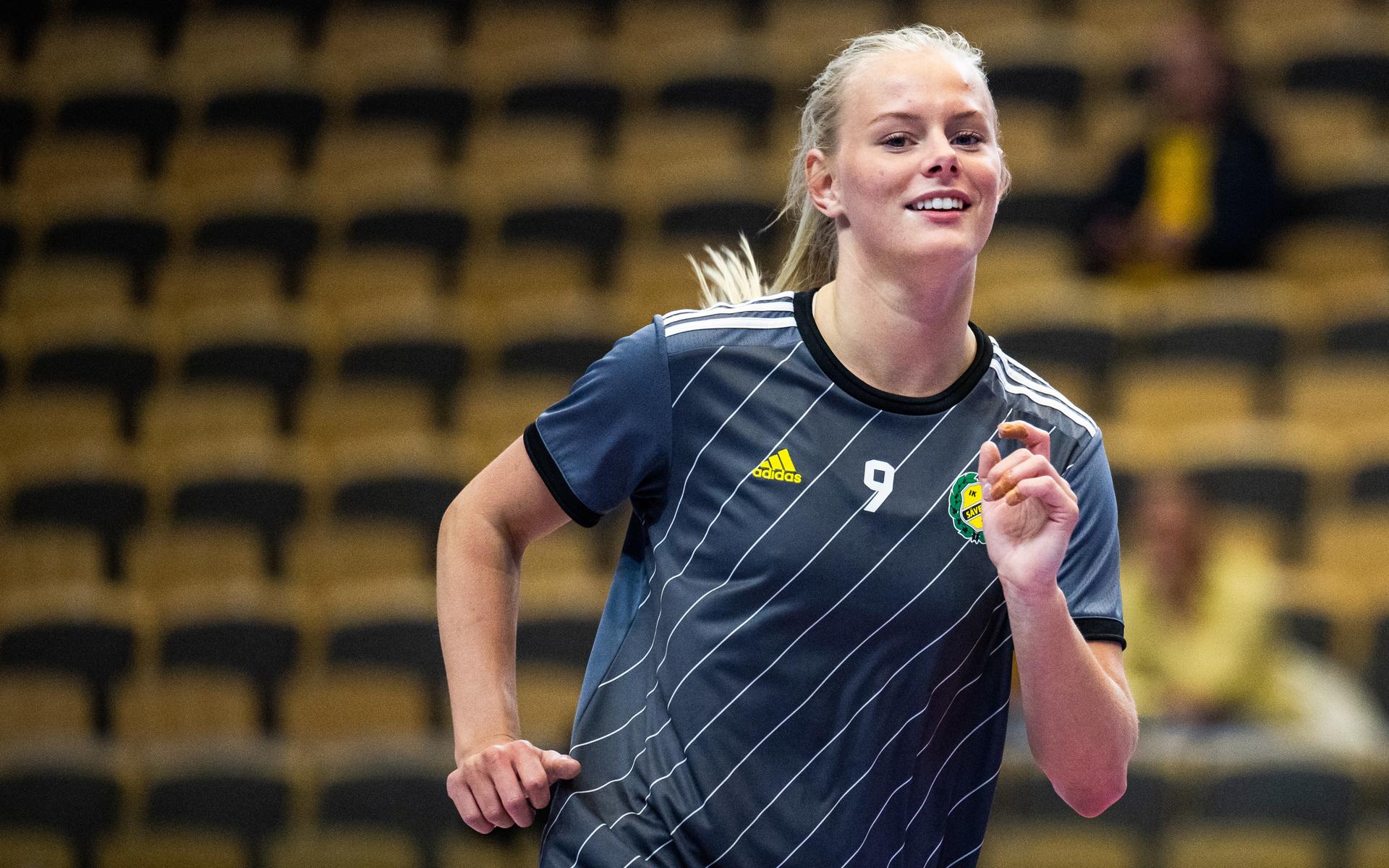 Sävehofs Nina Koppang värmde upp med lagkamraterna inför den första SM-finalen.
