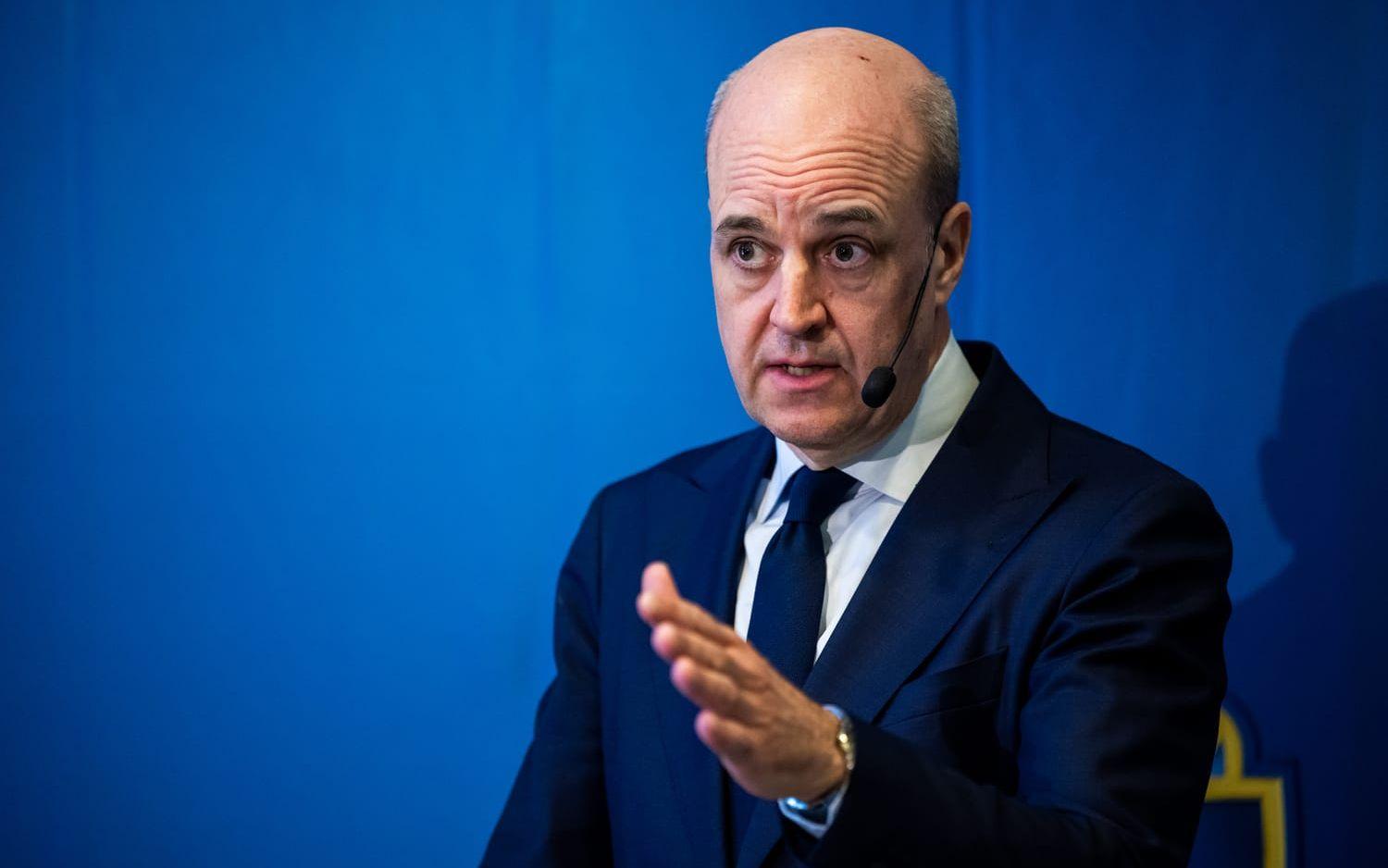 Problemen med våld och ordningsstörningar på svenska fotbollsläktare är en de stora framtidsfrågorna, menar Svenska fotbollförbundets ordförande Fredrik Reinfeldt.