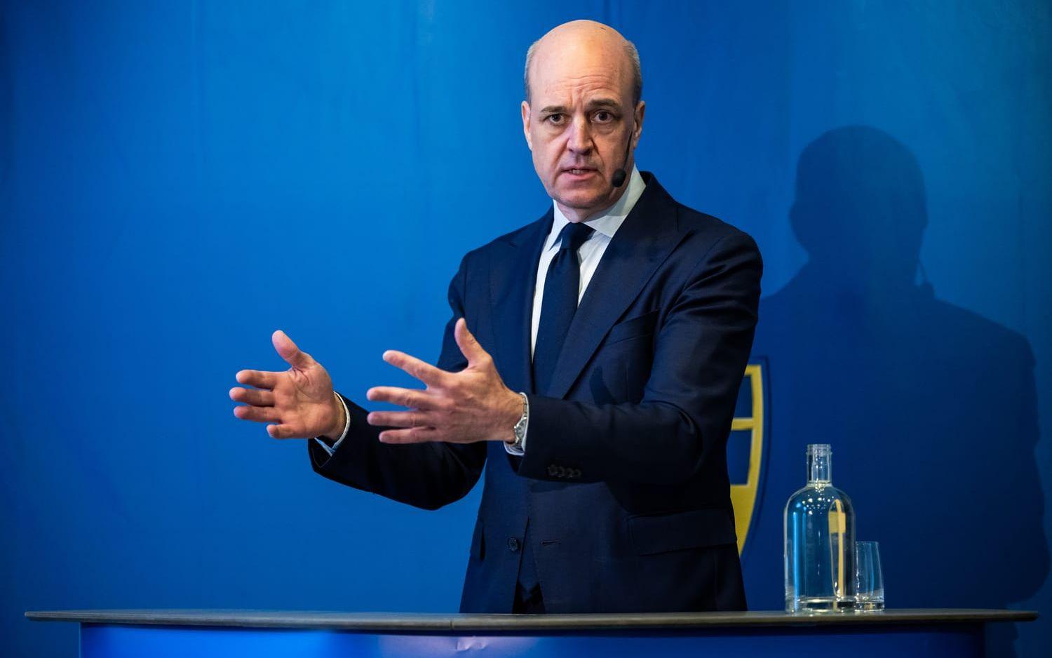 ”Risken just nu är att det här eskalerar, inte att det minskar. Det växer i omfattning. Det här är sannolikt inte den första och enda matchen den här säsongen som vi har haft problem med”, säger Fredrik Reinfeldt. 
