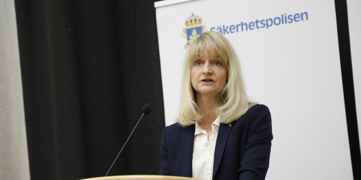 Charlotte von Essen, vikarierande säkerhetspolischef, presenterar Säpos årsbok för 2017 under en pressträff i Solna.