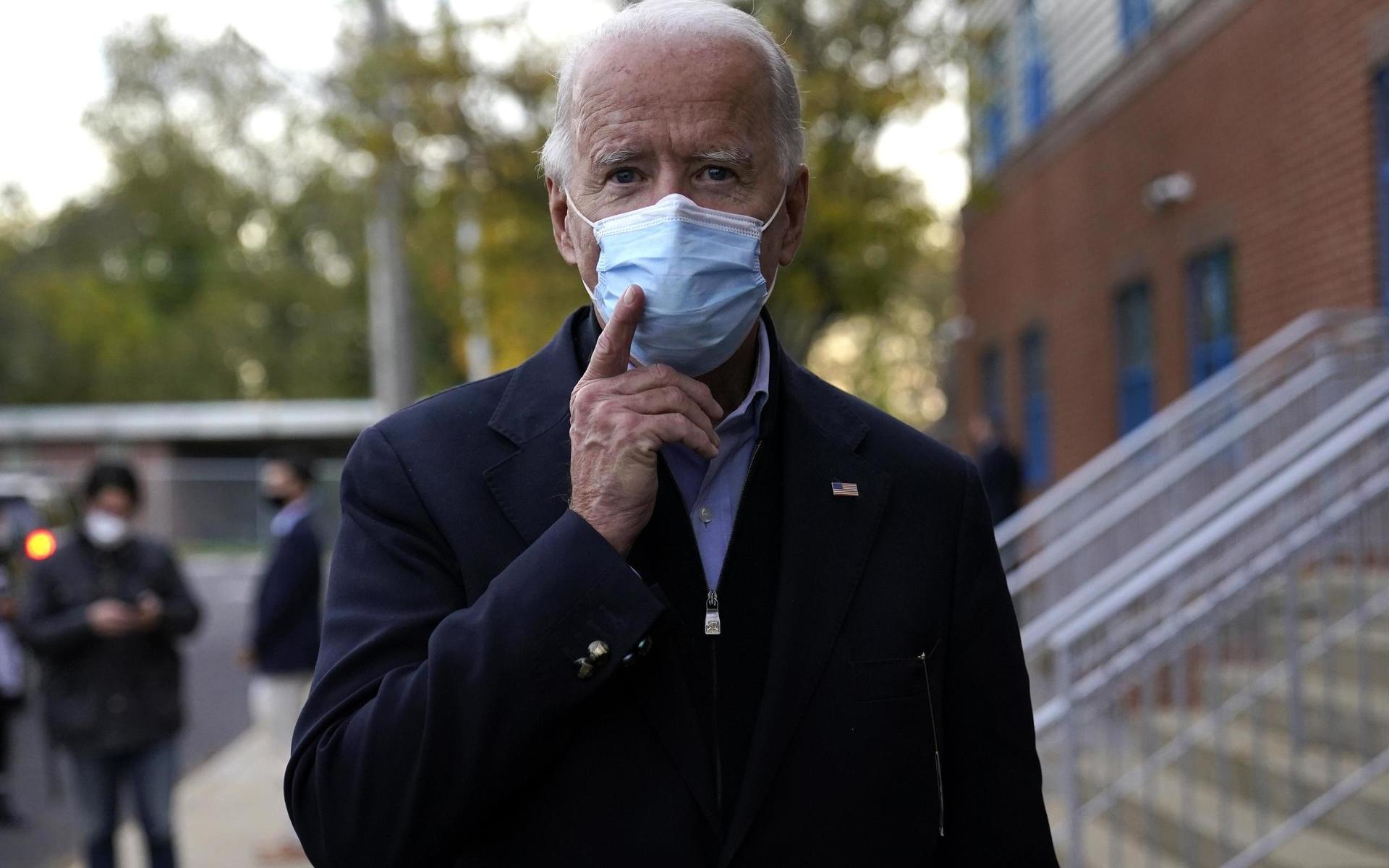 Demokraternas presidentkandidat Joe Biden pratade med reportrar i Wilmington, Delaware på valdagen. 
