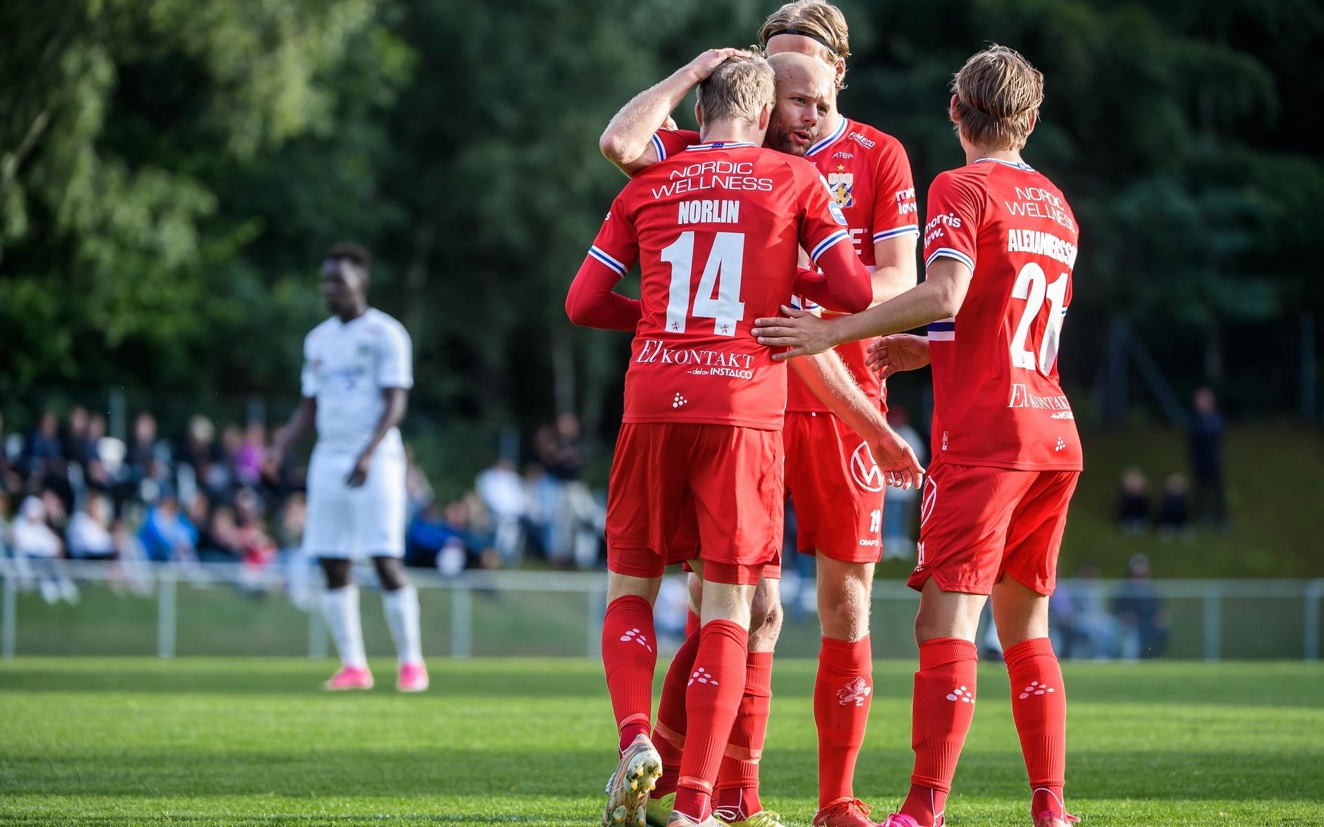 Några minuter efter avspark fick de omfamna varandra igen när Gustaf Norlin gjorde 1–0. 