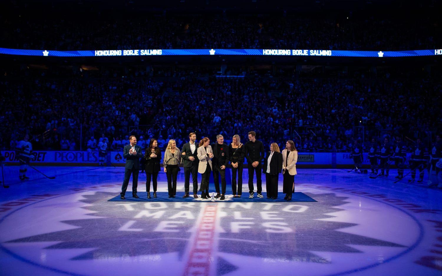 12:e och 13:e november hyllades Börje Salming i samband med Toronto Maple Leafs hemmamatcher. Här hyllas han inför mötet med Vancouver Canucks. 