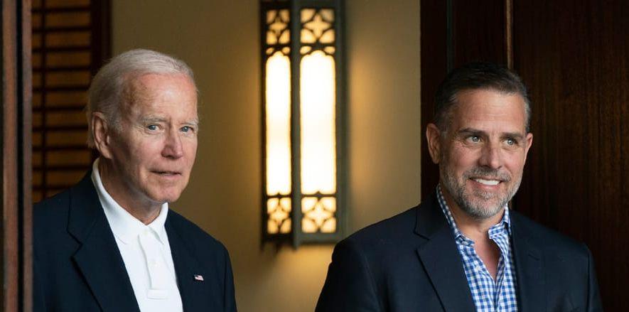 President Joe Biden tillsammans med sin äldste, och skandalomsusade, son Hunter Biden.
