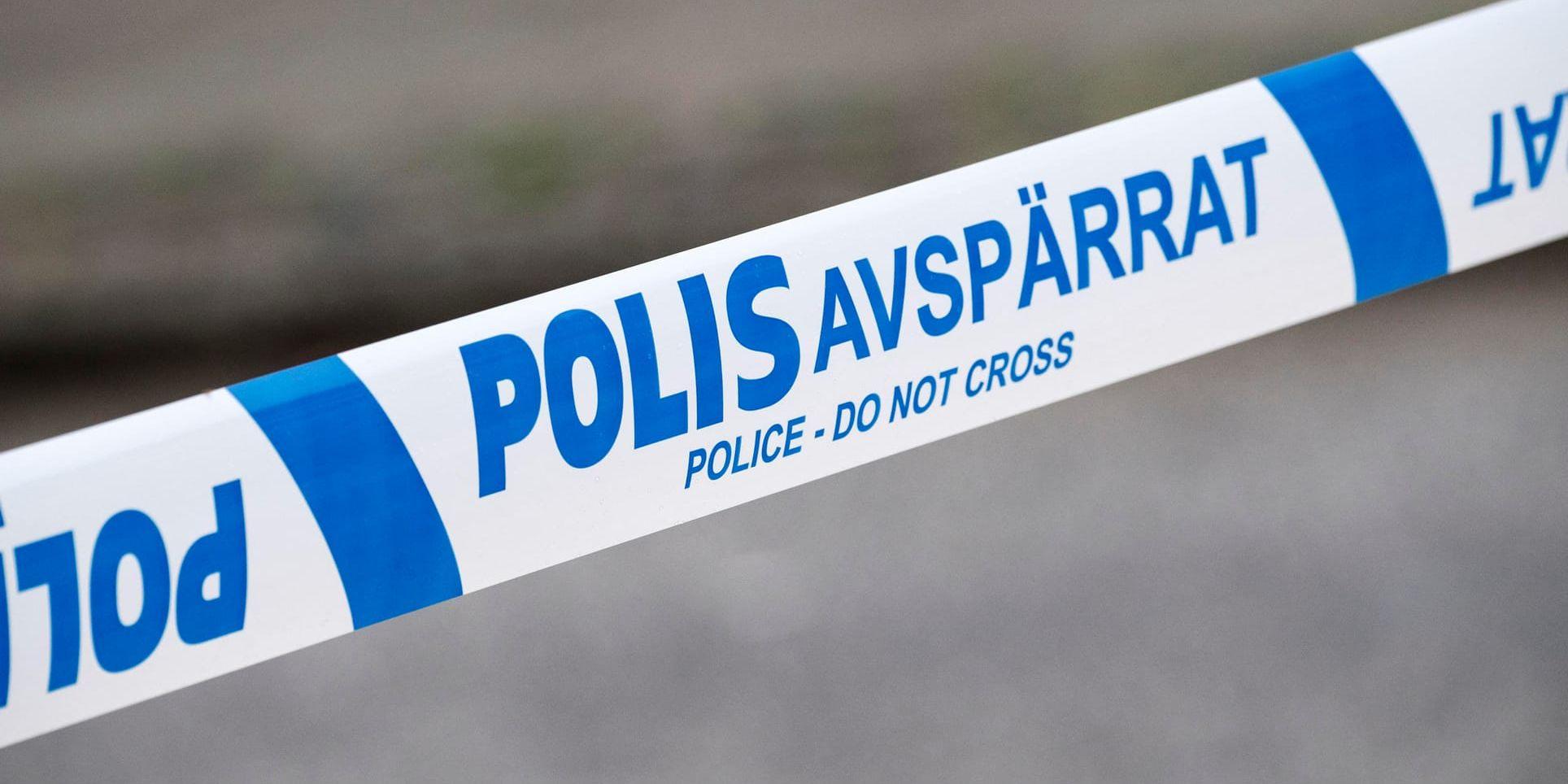 Polisen upprättade avspärrningar vid platsen för knivattacken i Helsingborg. På söndagen hade ingen gripits för brottet. Arkivbild.