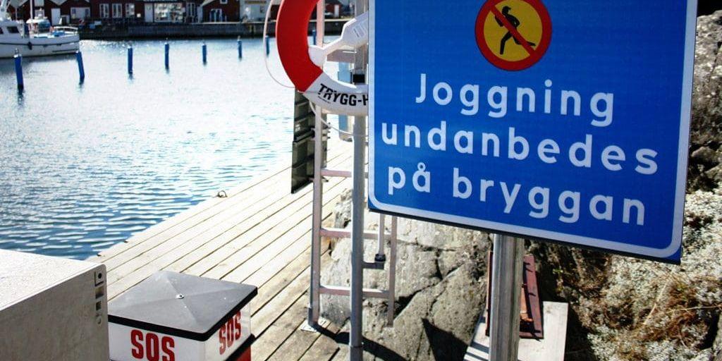 Gästhamnen på Åstol är populär på sommaren. Men joggande sommargäster sliter på bryggan. Nu är det slutjoggat på den.