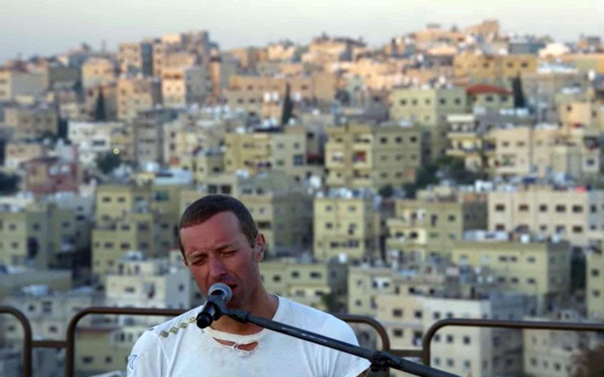 Chris Martin och hans Coldplay sände direkt från ett tak i Amman, redan innan corona.