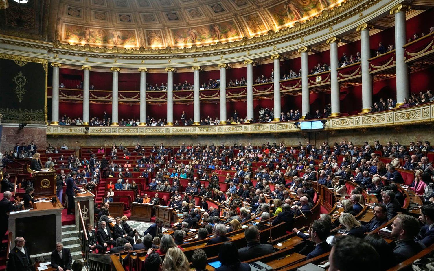 Frankrikes nationalförsamling har på tisdagen med stor marginal godkänt ett lagförslag som är tänkt ska skydda rätten till abort i landets grundlag.