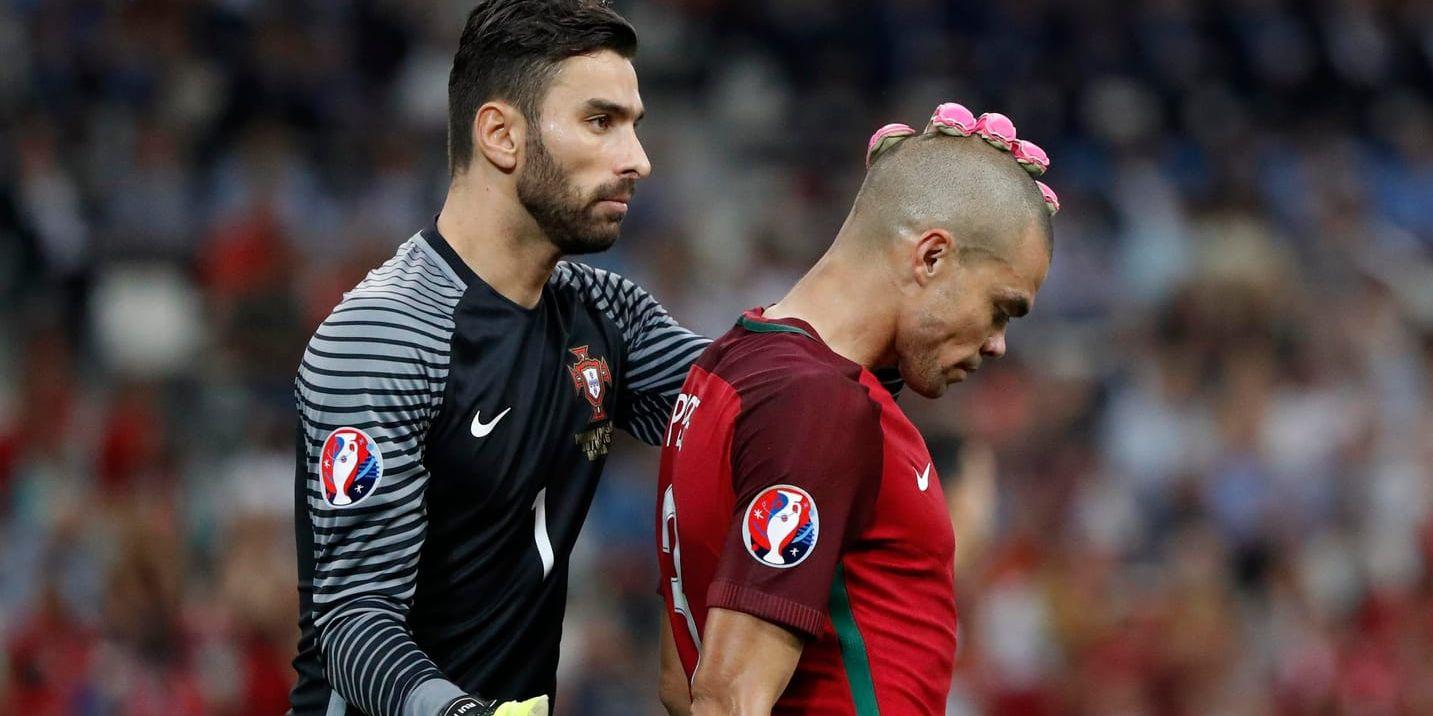 Pepe ser ut att missa EM-semifinalen mot Wales på grund av en lårskada.