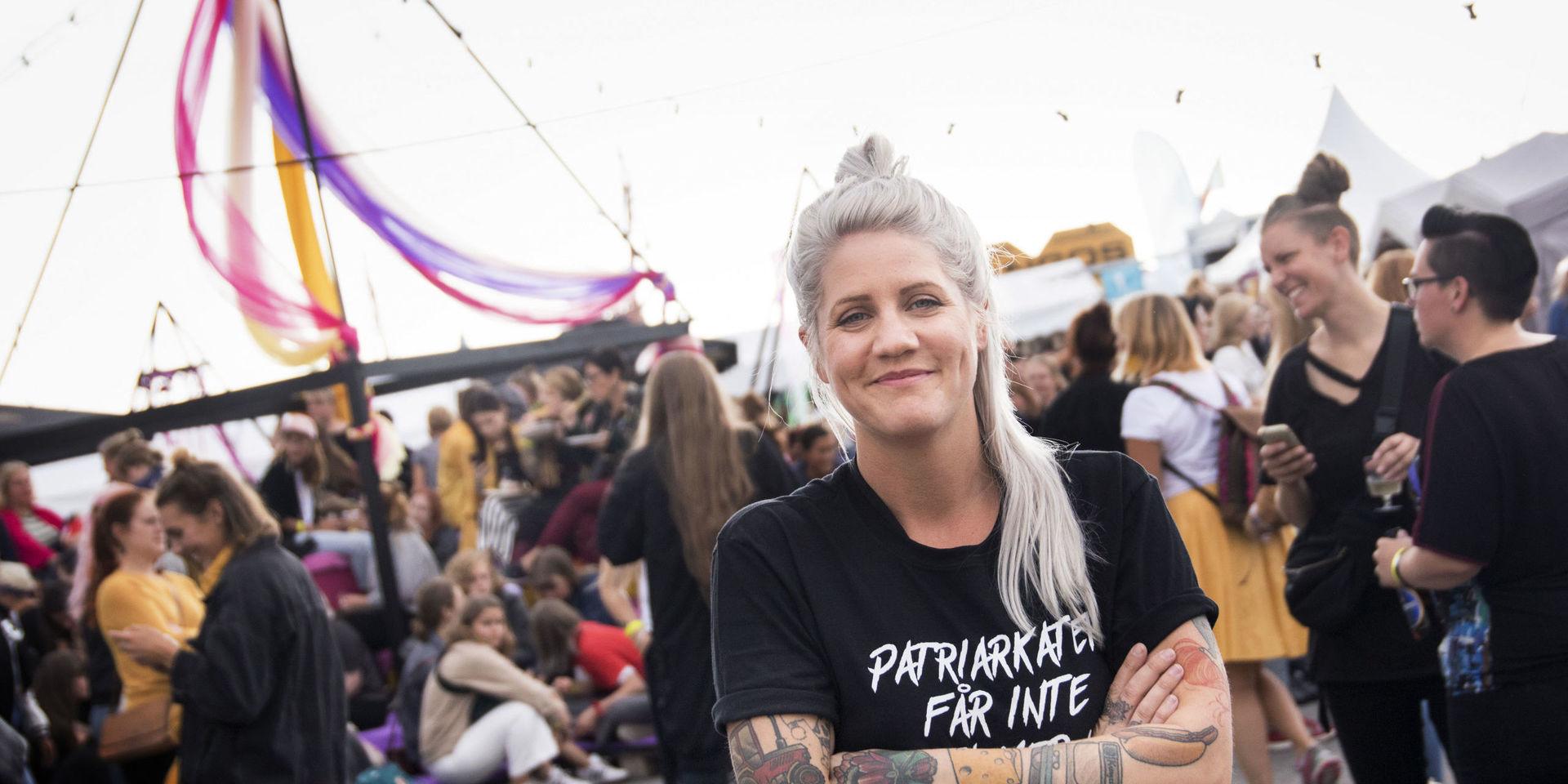 Statement-festivalens grundare Emma Knyckare på plats på Bananpiren 2019. 