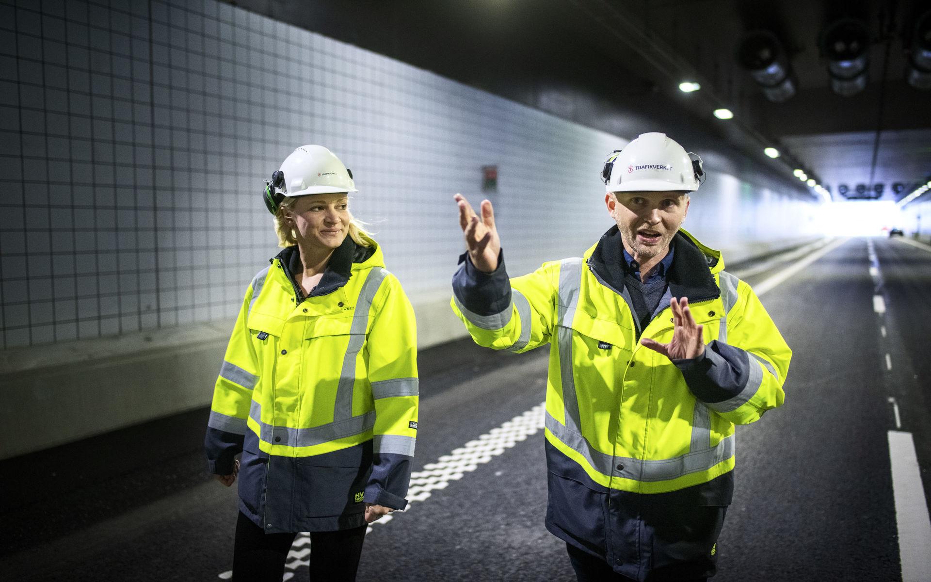 Jenny Röström och Simon Hulander är projektledare för Gullbergsmotet som snart öppnar delvis för trafik. &quot;Men det södra tunnelröret kommer fortsatt vara ett arbetsområde&quot;, säger Simon Hulander. 