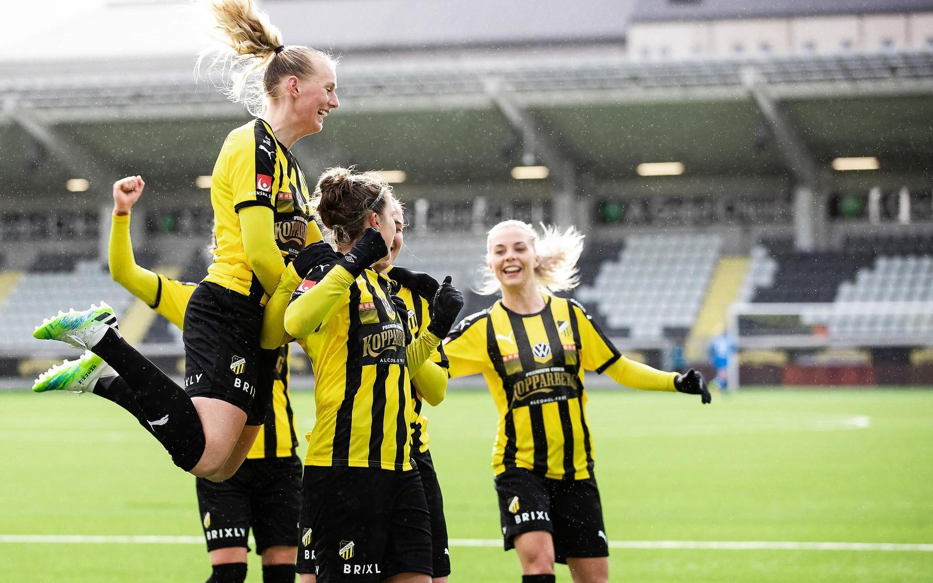 Häckens Filippa Angeldal jublar efter 3–1-målet i cupmatchen mot Linköping.