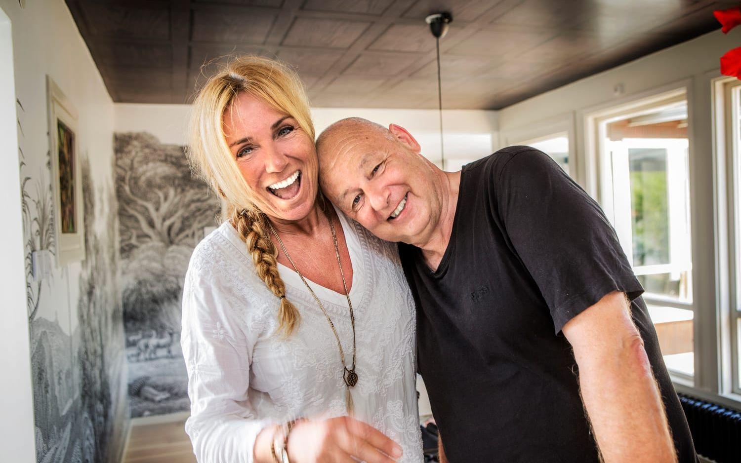 Programledarna Anne Lundberg och Gert Wingårdh.