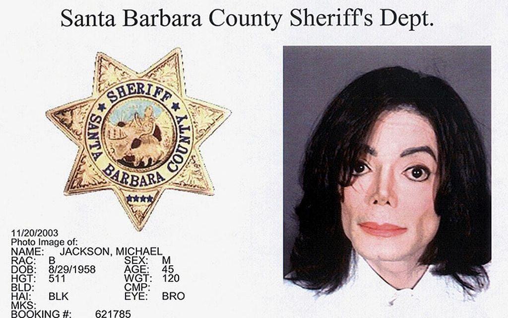 Michael Jackson anklagas för pedofili under 2003. Foto: TT/Kopia.