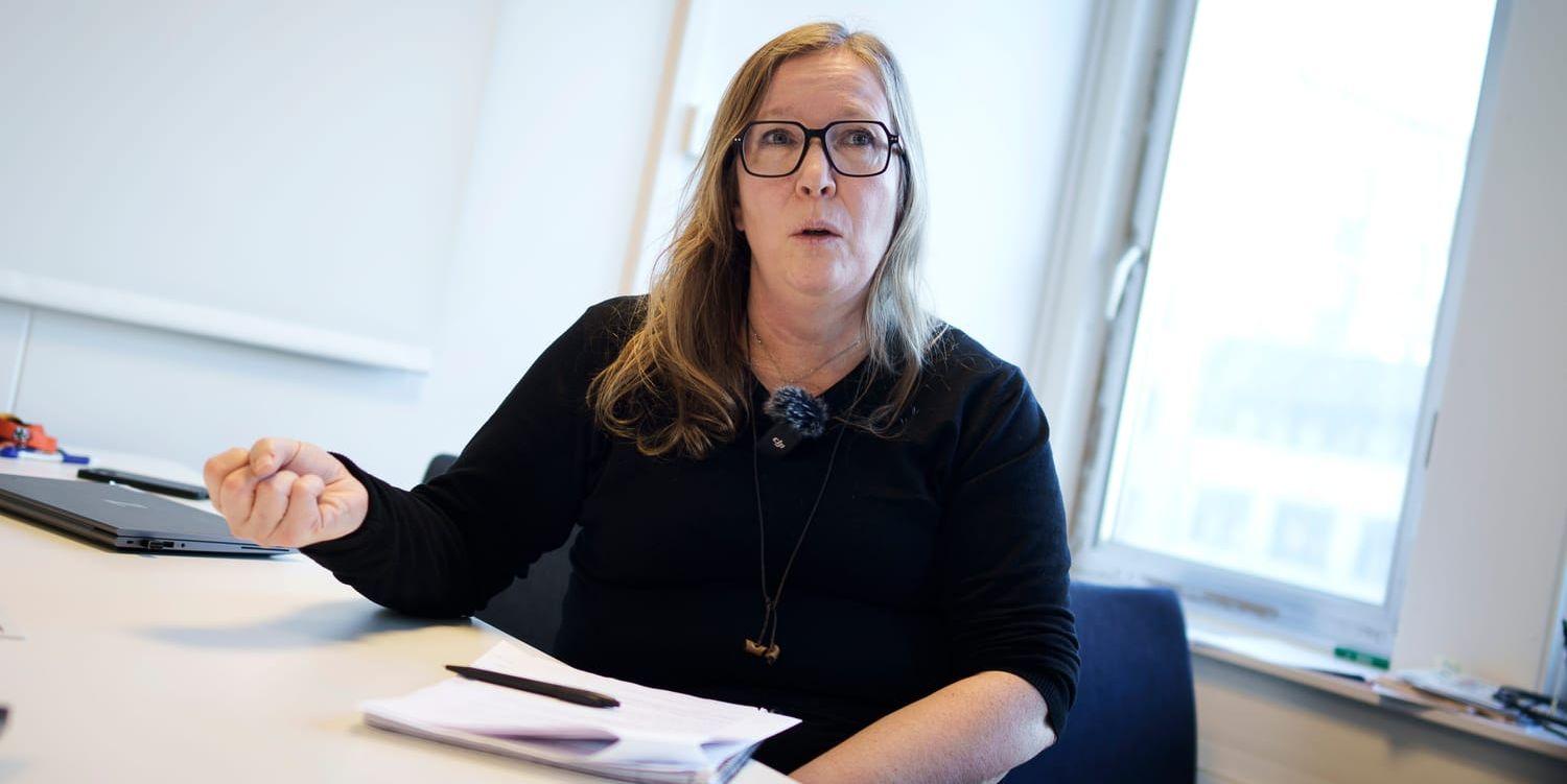 Anna Lundqvist, enhetschef vid Romano center väst, menar att det kan skada anseendet för centret att anställda deltagit i romani kris.