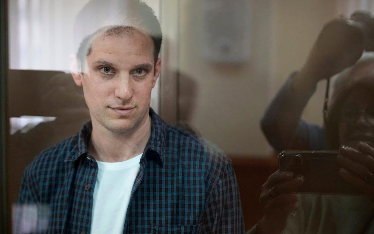 Wall Street Journals reporter Evan Gershkovich måste sitta kvar i ryskt förvar åtminstone till slutet av januari, enligt ett beslut i rysk domstol. Han greps i mars i år anklagad för spioneri. Arkivbild.