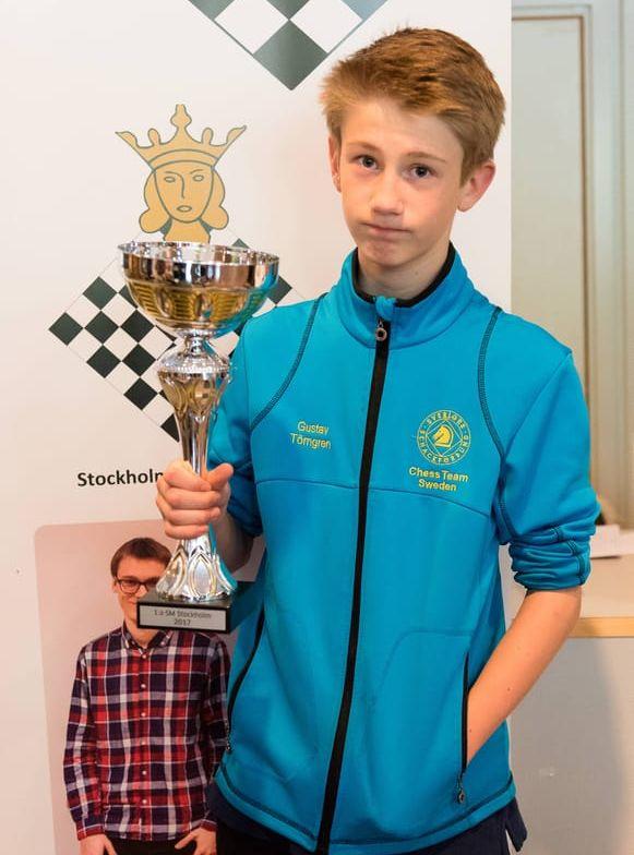 Trött men lycklig stod Gustav Törngren som vinnare efter de nio avgörande ronderna i SM. Bild: Lars OA Hedlund