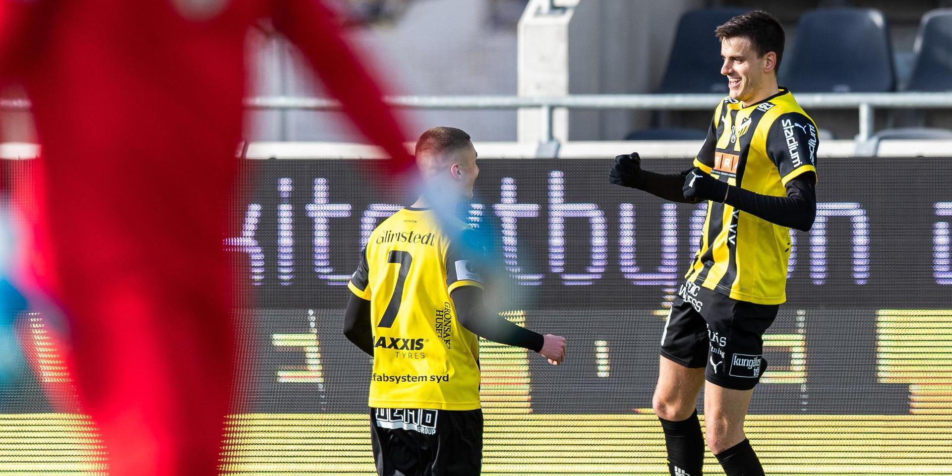 BK Häckens Alexander Jeremejeff firar ett av sina mål mot Västerås SK.