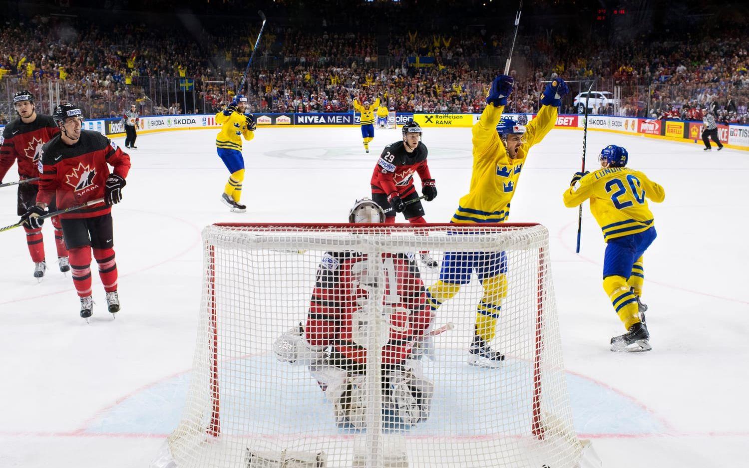 VM-succén i år har gjort ishockey-VM ovanligt hett. SVT har dock inte råd att behålla tv-rättigheterna på egen hand. Bild: Bildbyrån.