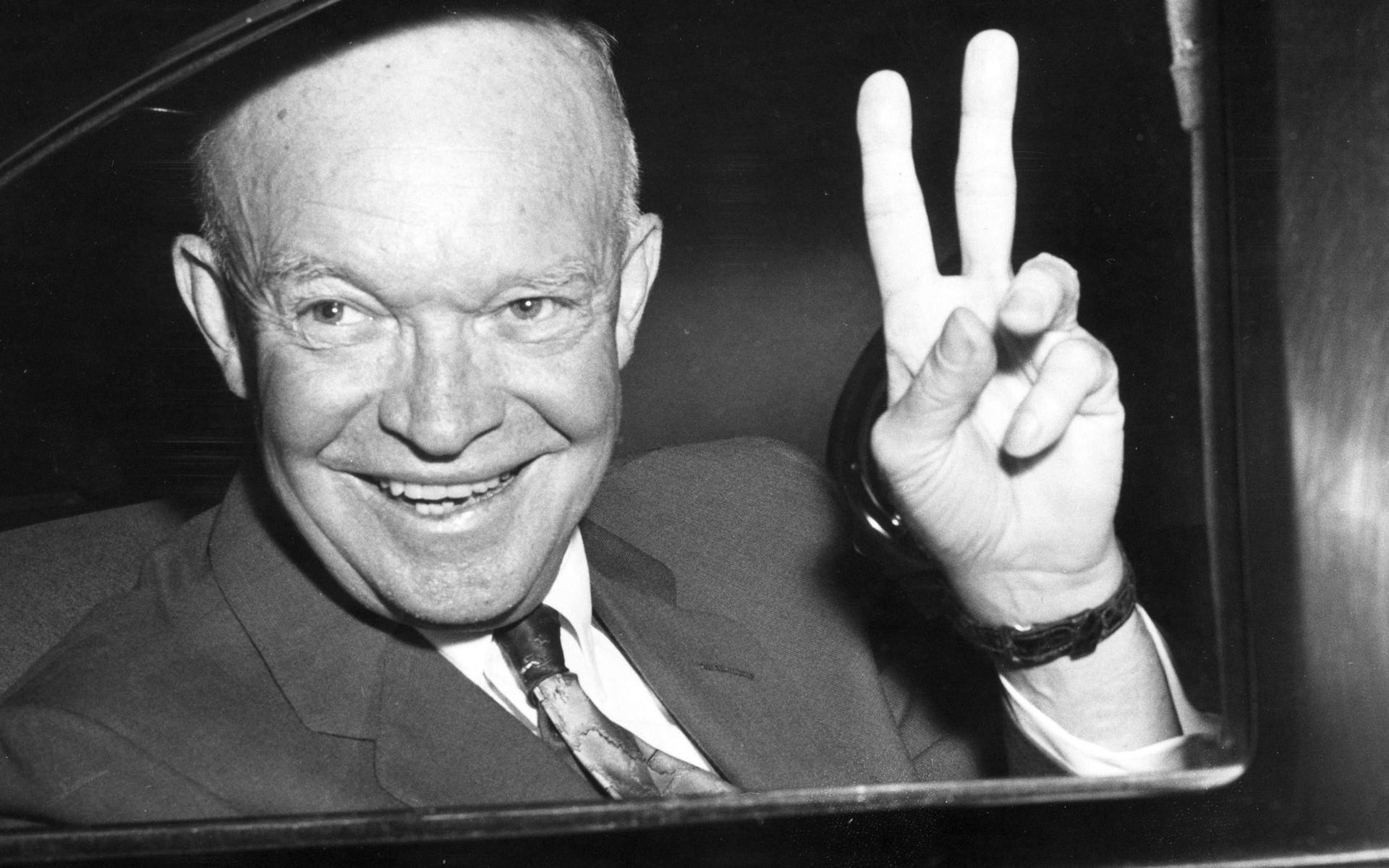 Dwight D Eisenhower drabbades av hjärtinfarkt, stroke och en tarm-och magsjukdom som han opererades för.