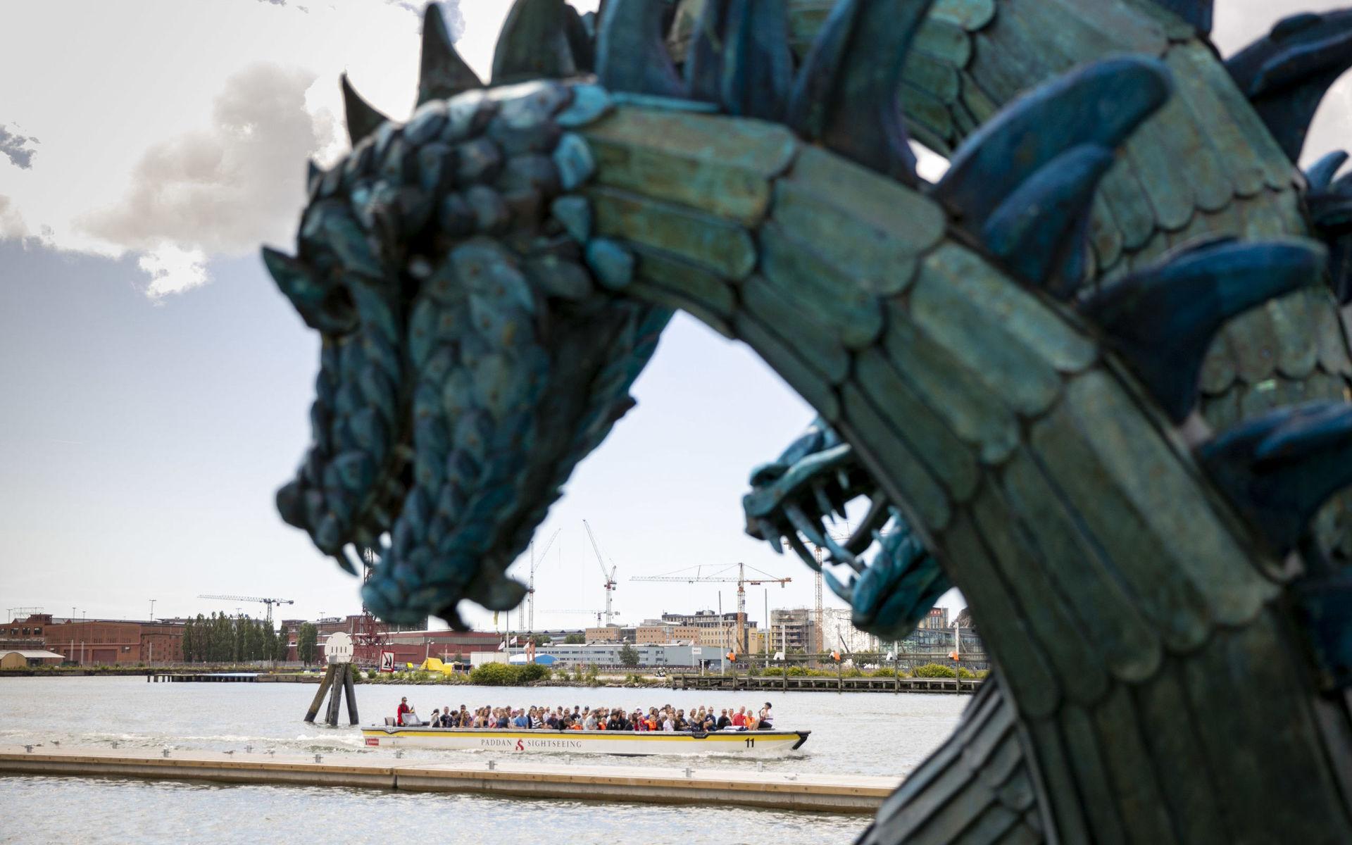 Ett av tre huvuden av draken på galjonsfiguren inspirerad av draken Zmej Gorýnytj. 