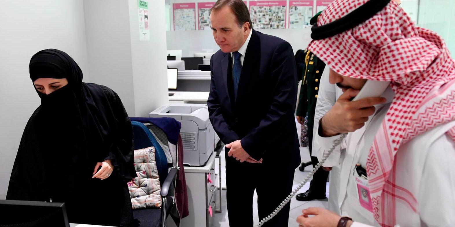 Statsminister Stefan Löfven (S) på besök hos företaget Glowork i Riyadh. Bolaget har som affärsidé att anställa kvinnor. Arkivbild.