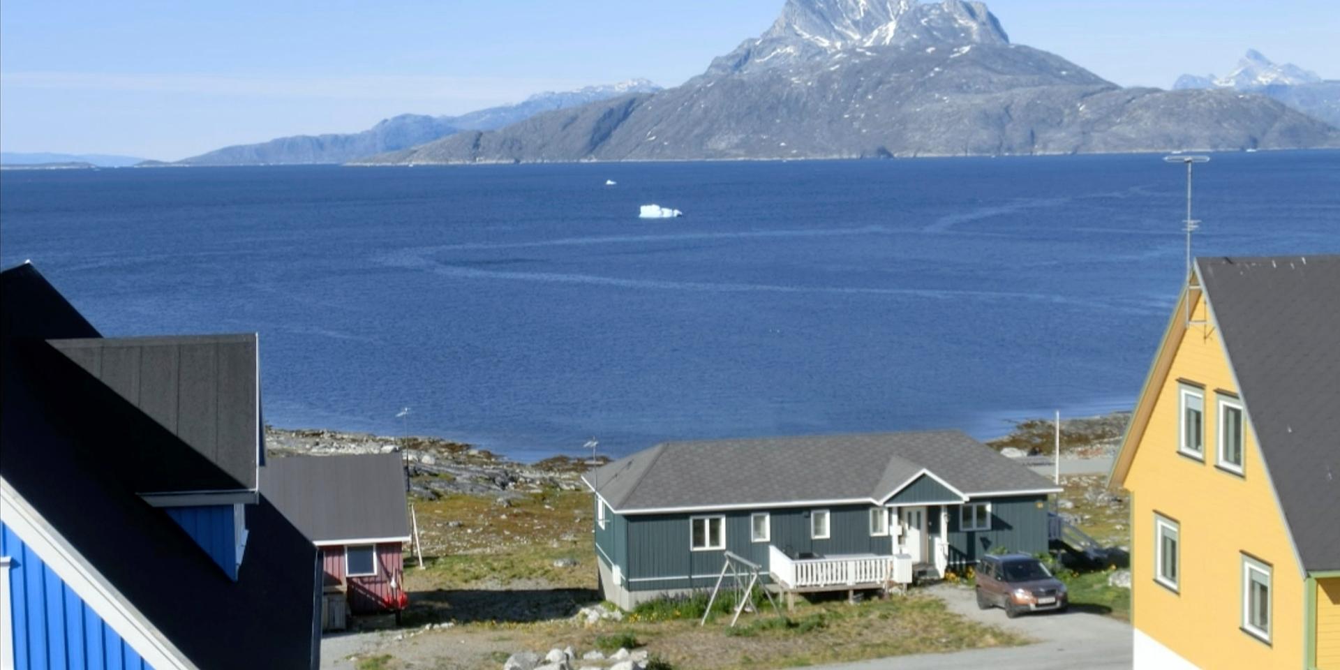 Ryssland vill bland annat samarbeta med Grönland kring fisket. Här syns berget Sermitsiaq från Grönlands huvudstad Nuuk. Arkivbild.