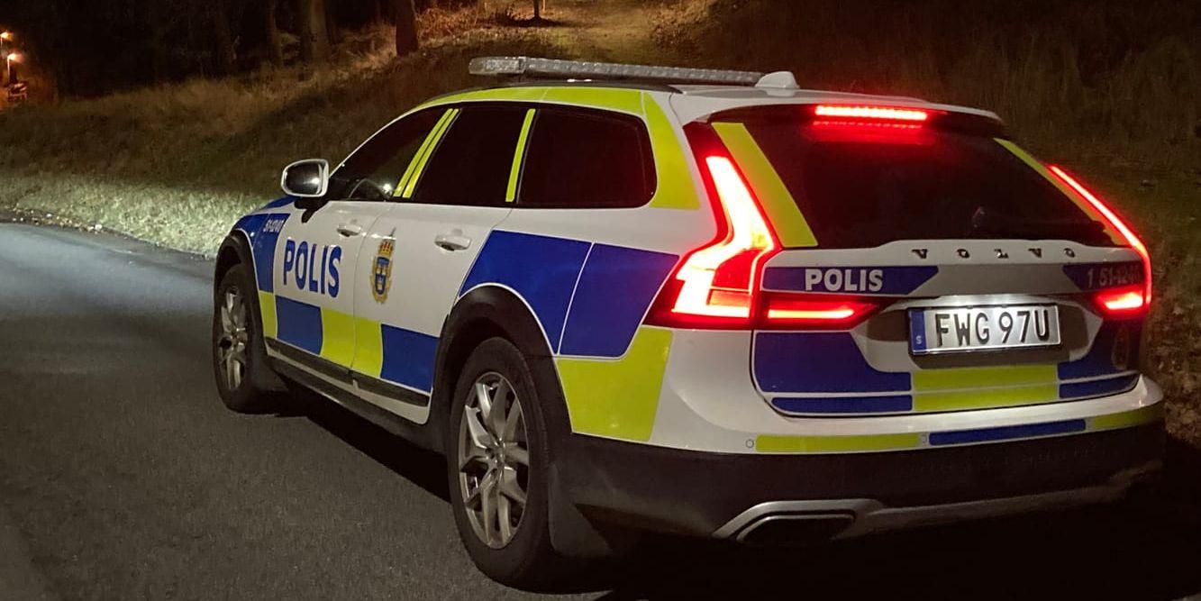 Polisen var under måndagskvällen på plats i Lindome för att undersöka vad som kunde ha orsakat den kraftiga smällen. 