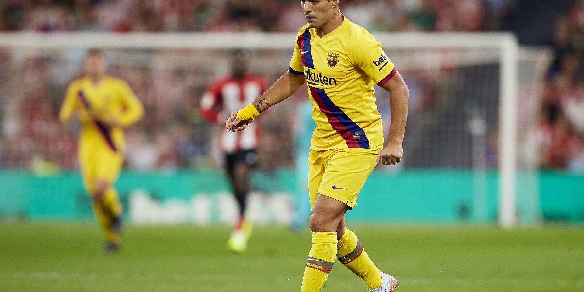 Luis Suarez med bollen under matchen mot Athletic Bilbao. 