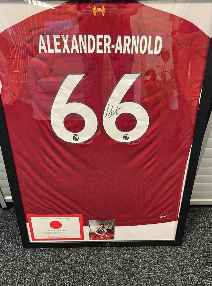 Och en signerad tröja från Trent Alexander-Arnold. 