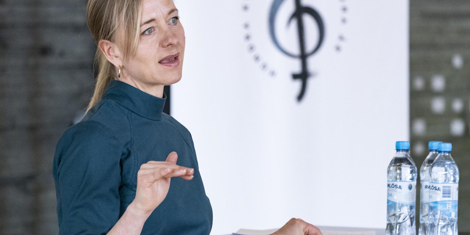 Sara Cronberg, regissör på Malmö Stadsteater, arbetar med musikföreställningen 'Ortrud Mann - En fantasi om Sveriges första kvinnliga dirigent'.