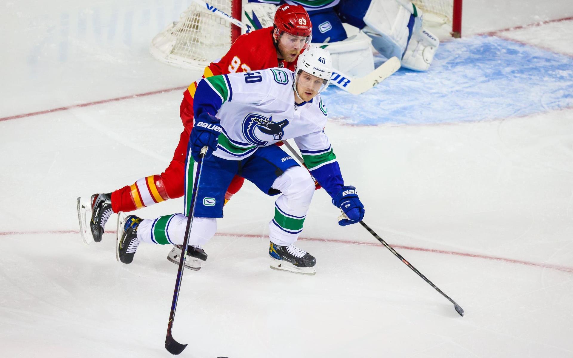 Elias Pettersson spelar i Vancouver Canucks.