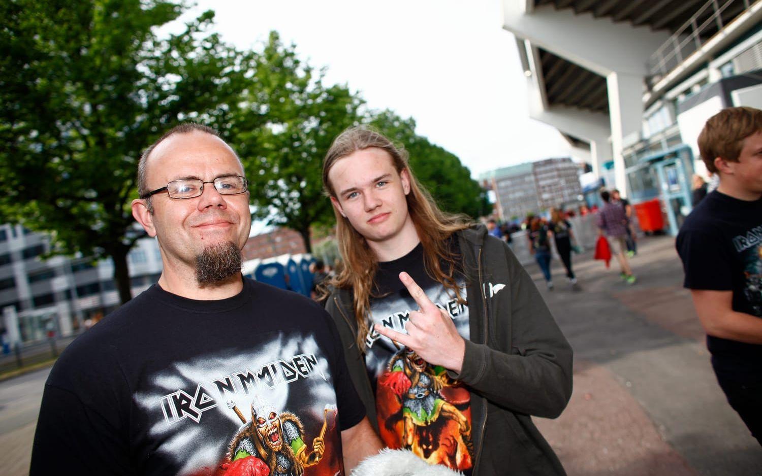 Martin och Jacob Westesson skulle se Iron Maiden för andra gången. Favoritmedlemmen är basisten Steve Harris. Bild: Petter Trens