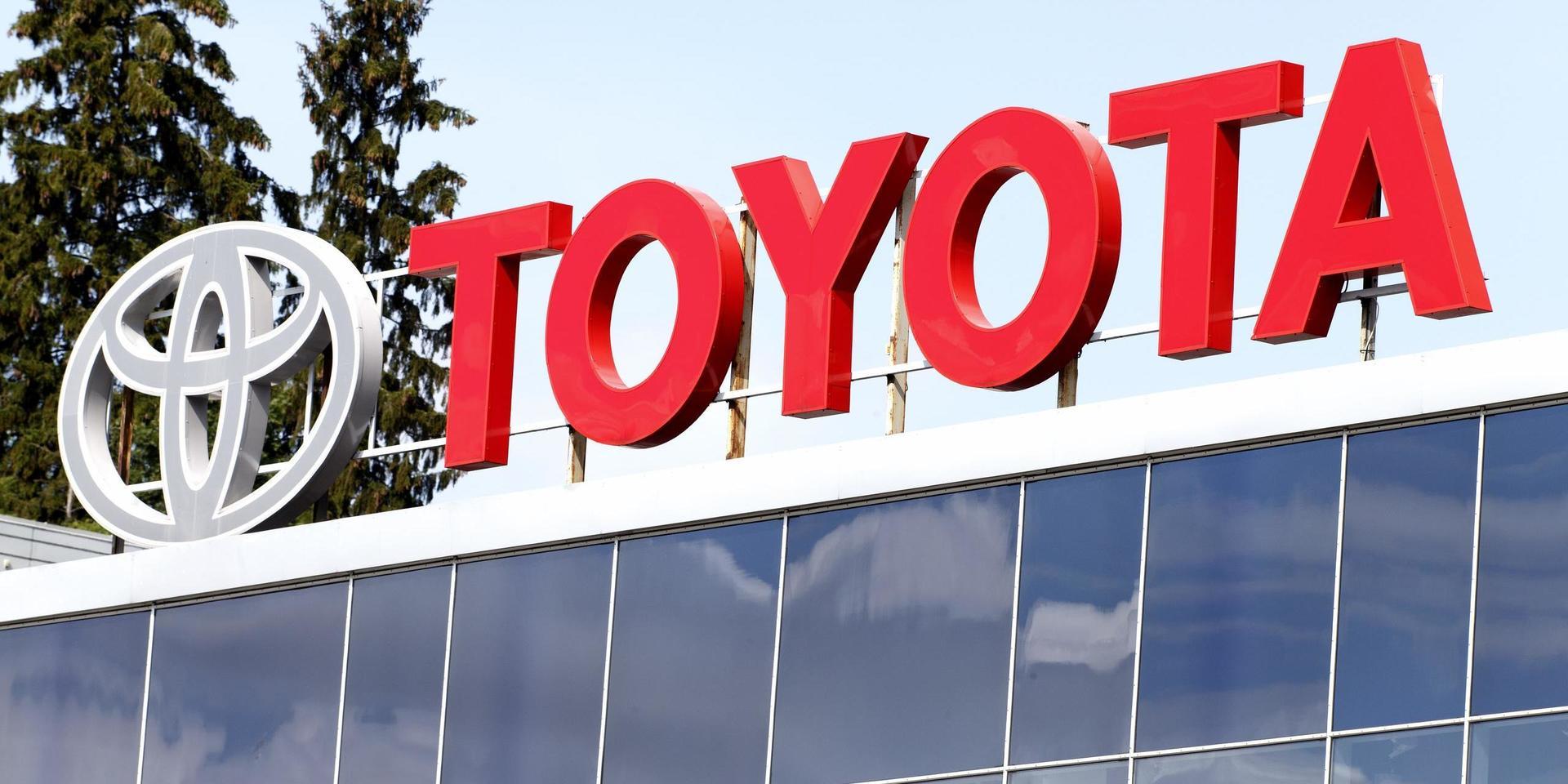 Toyota återkallar nästan 20 000 bilar i Sverige.