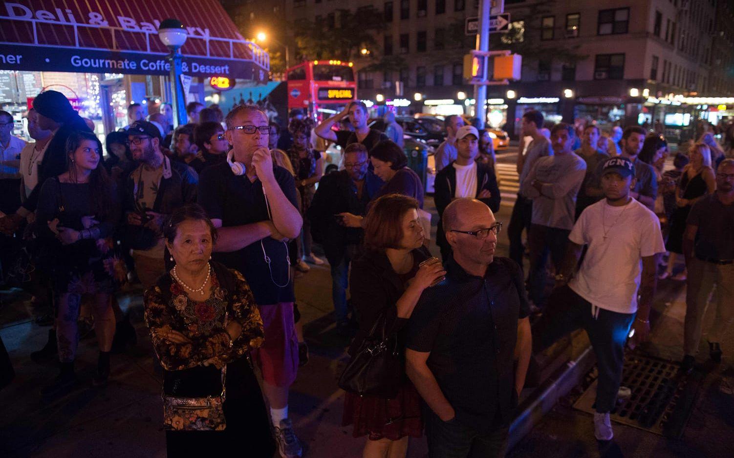 En explosion har skakat New York. Minst 29 personer har skadats. Två misstänkta odetonerade sprängladdningar har påträffats. Foto: TT/AP