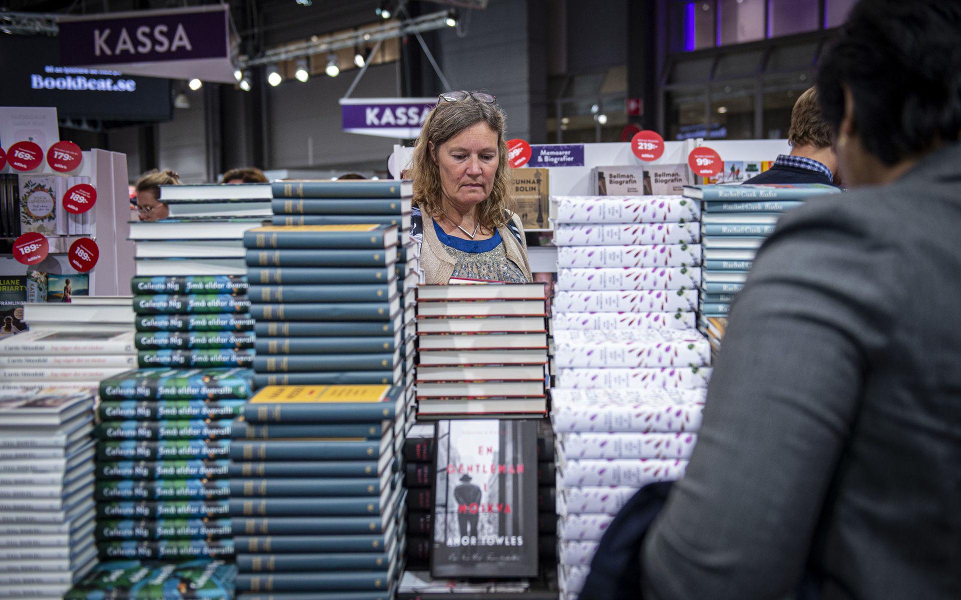 Trängseln var stor runt bokhögarna på Bokmässan 2019.
