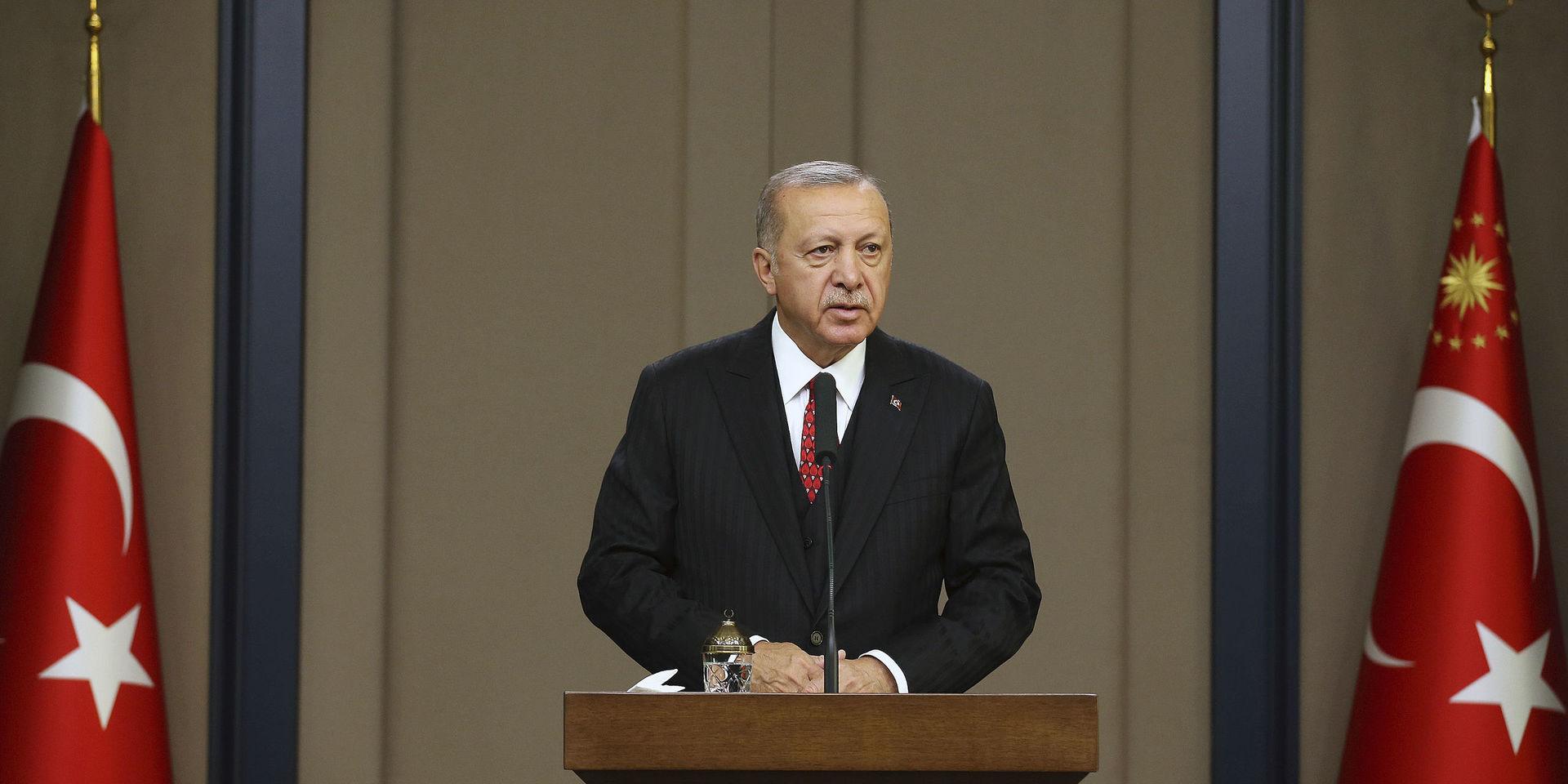 Turkiets president Recep Tayyip Erdogan hotar med att en offensiv snart sätts in mot norra Syrien.