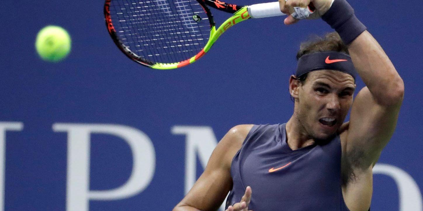 Regerande US Open-mästaren Rafael Nadal har tagit sig vidare till tredje omgången i US Open.