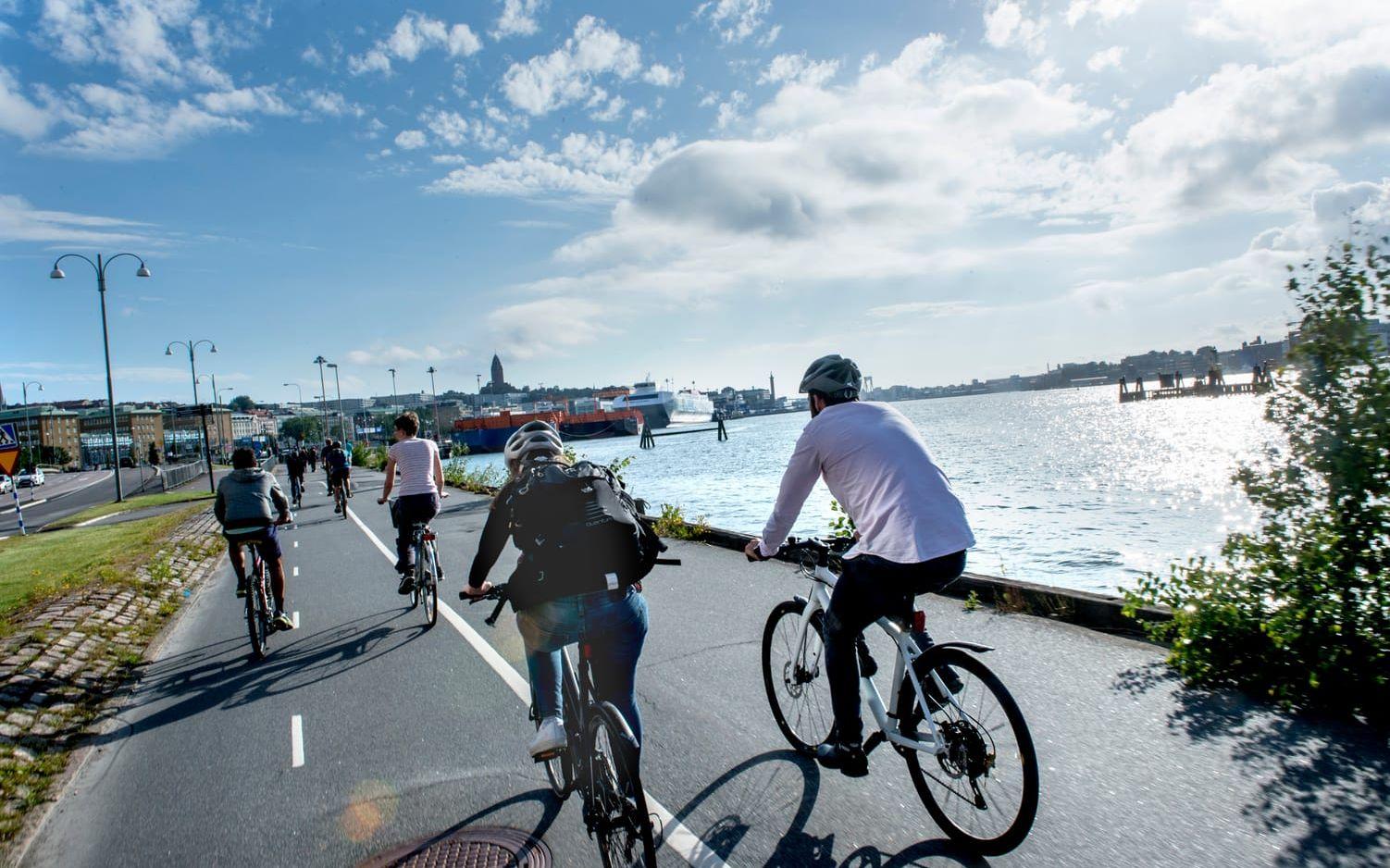 Anna Arasa och Ricardo Hermida från Spanien tycker att cykelvägarna i Göteborg är bra. De försöker båda cykla till jobbet. Bild: Anders Hofgren