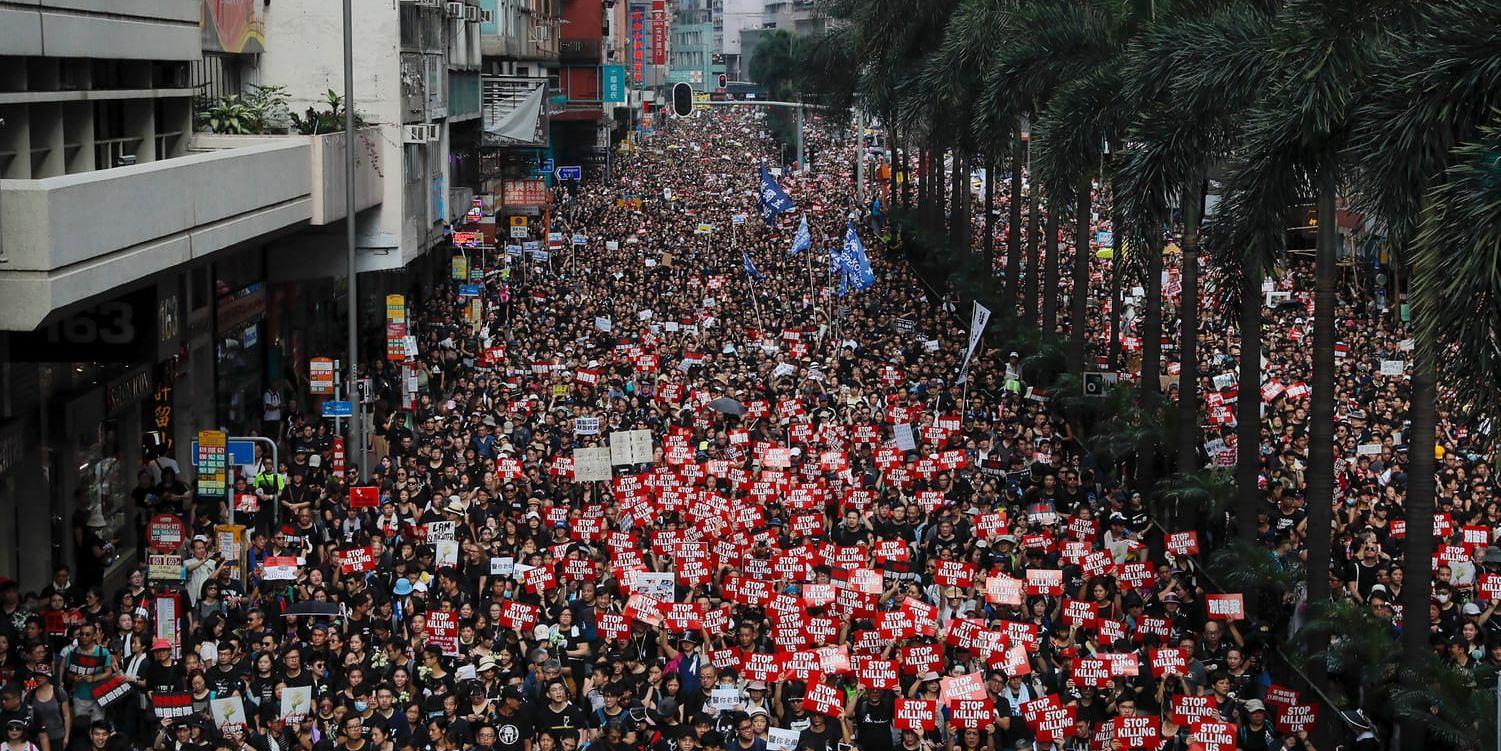 Massdemonstrationerna fortsatte i Hongkong under söndagen.